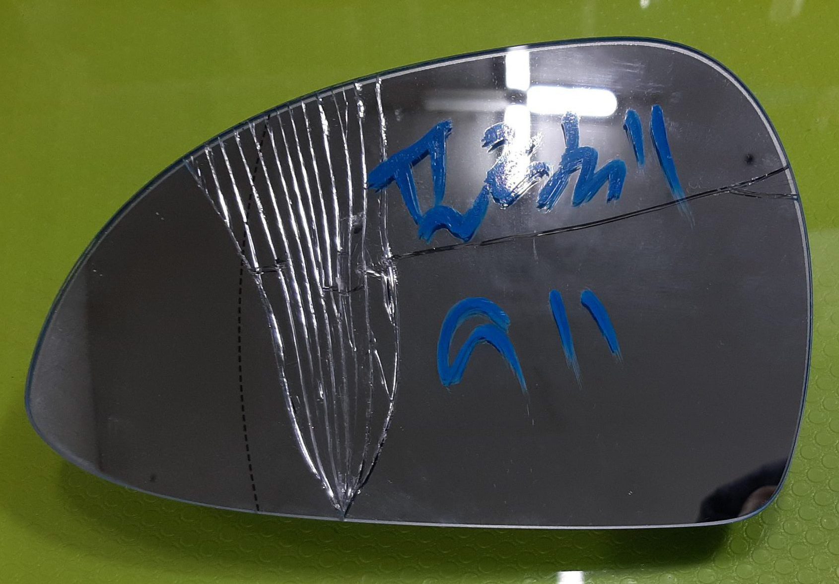 porche911 mirror broken