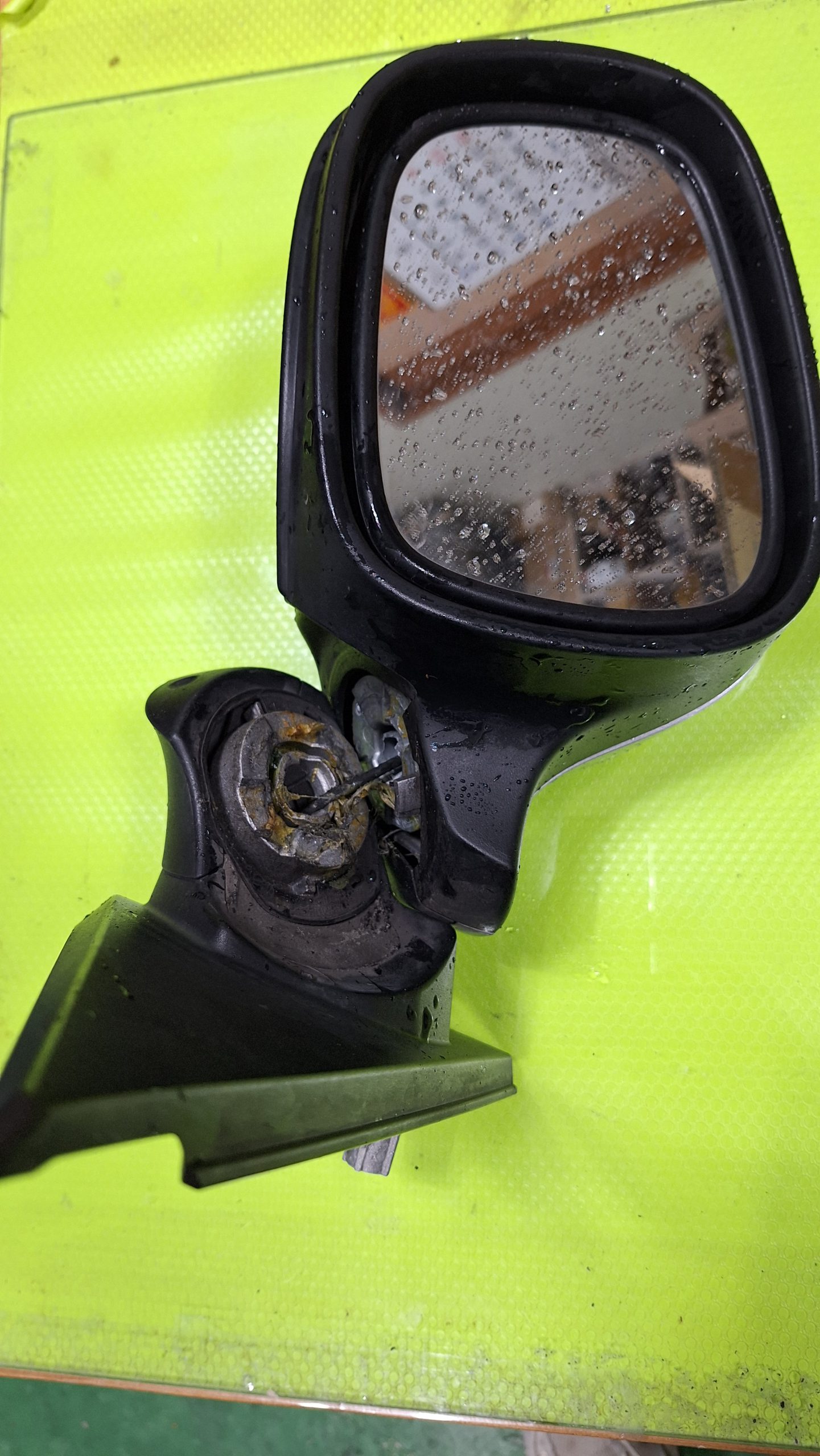 BMW-X3-LH-side mirror broken